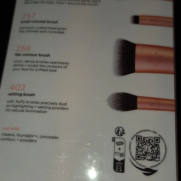 🎁 Real Techniques Face Base Set of 4 Makeup Brushes NEW NWT Gift Idea - Picture 3 of 3